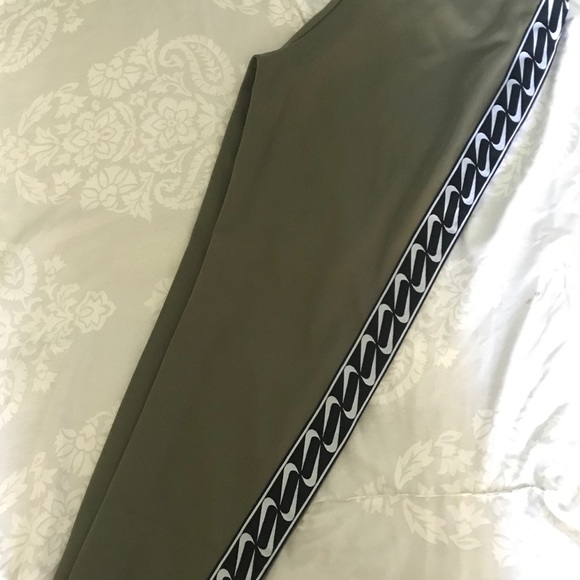 Olive green Joggers - Picture 3 of 3
